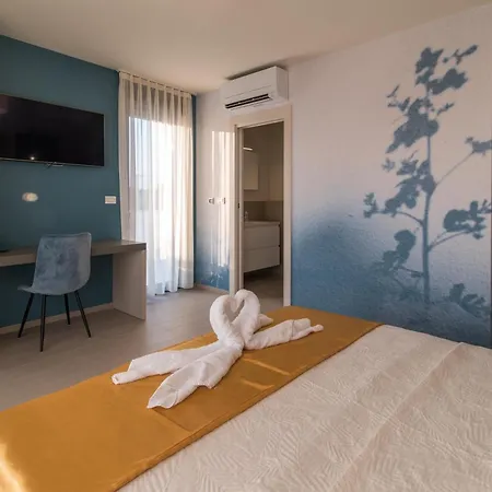 Salvia With Pool Villa