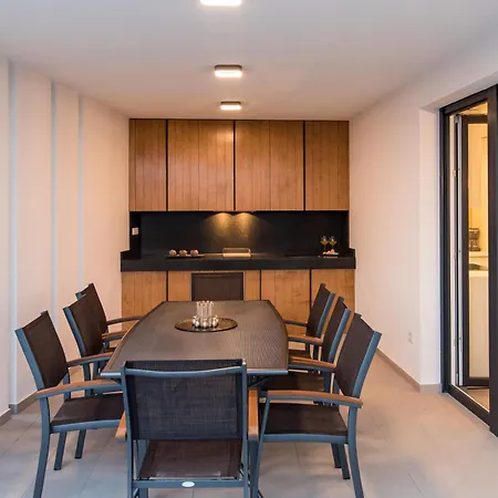 Villa Salvia With Pool