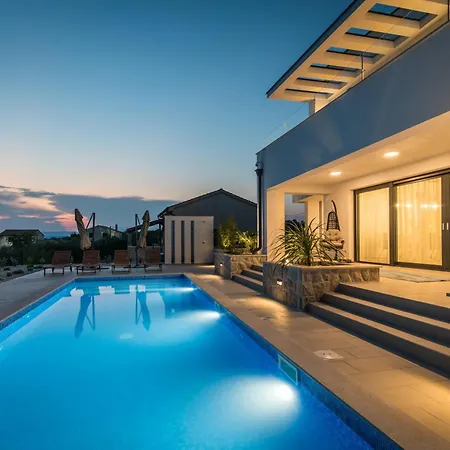 Salvia With Pool Villa *