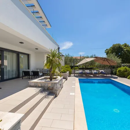 Villa Salvia With Pool Linardići