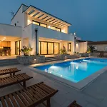 Villa Salvia With Pool Linardići