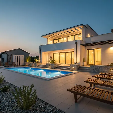 Salvia With Pool * Linardići