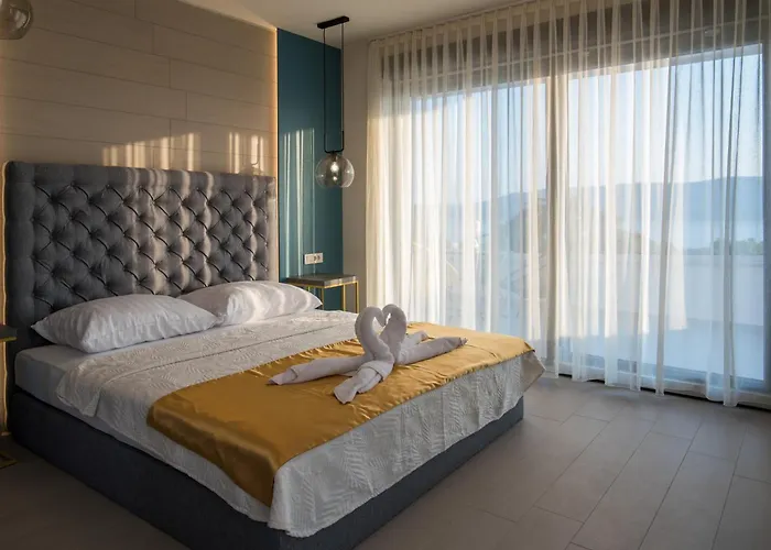 Salvia With Pool Vila *