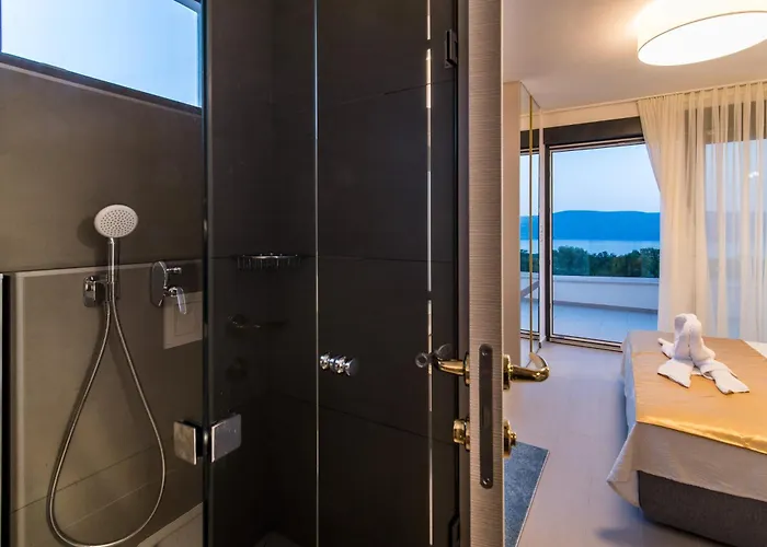 Vila Salvia With Pool Linardici