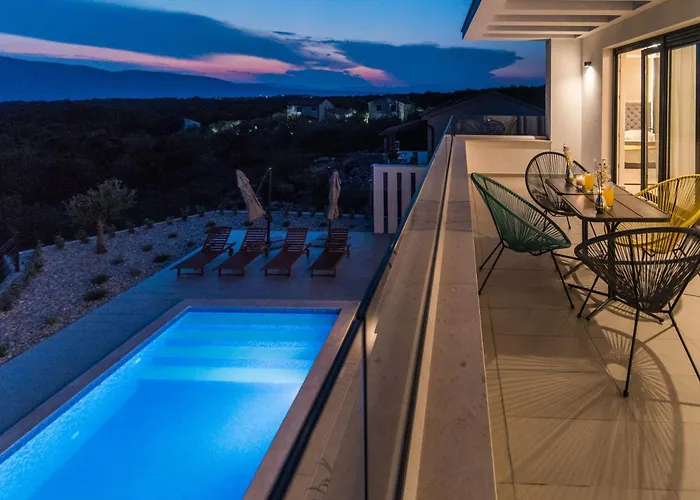 Vila Salvia With Pool Linardici