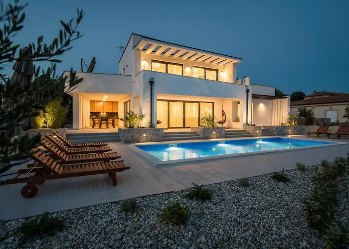 Salvia With Pool Villa