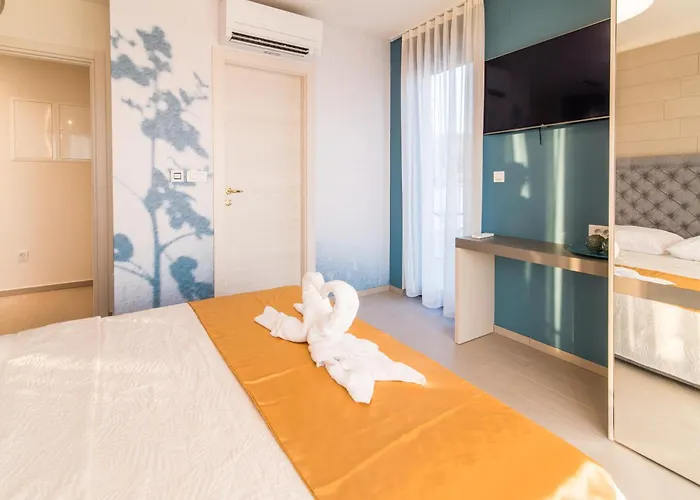 Salvia With Pool Linardici