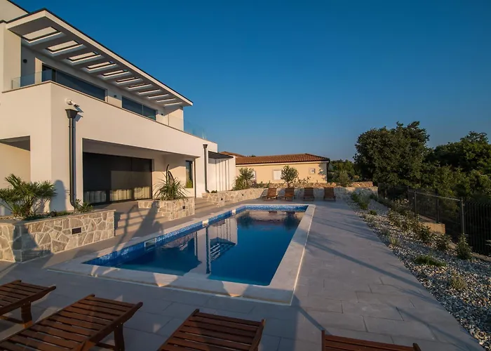 Vila Salvia With Pool *