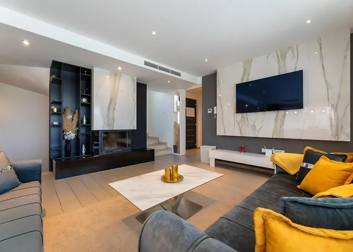 Salvia With Pool * Linardici