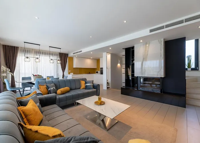 Salvia With Pool Vila *