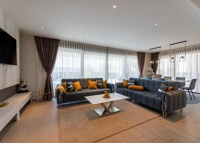 Salvia With Pool Vila Linardici