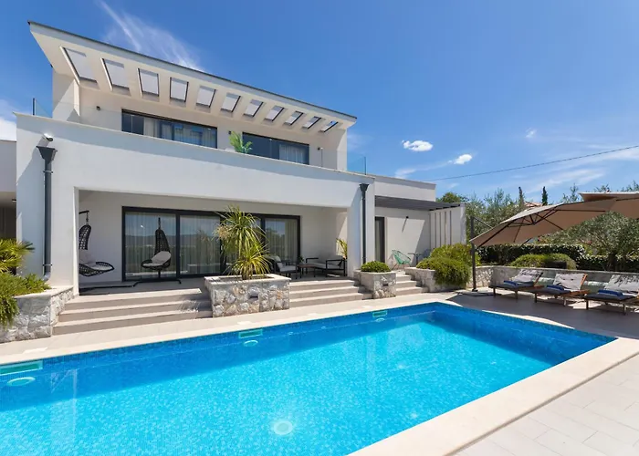 Vila Salvia With Pool *