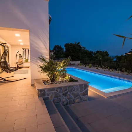 Salvia With Pool * Linardici