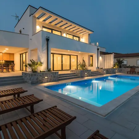 Villa Salvia With Pool Linardici