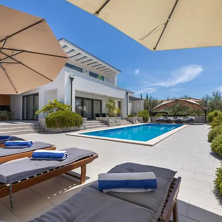 Salvia With Pool Villa *