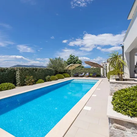 Villa Salvia With Pool Linardici